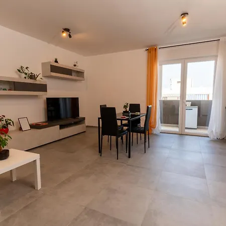 Apartament Kalloreat *